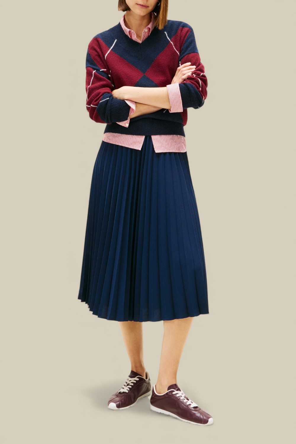 תמונת כל הלוק של חצאית מידי פליסה